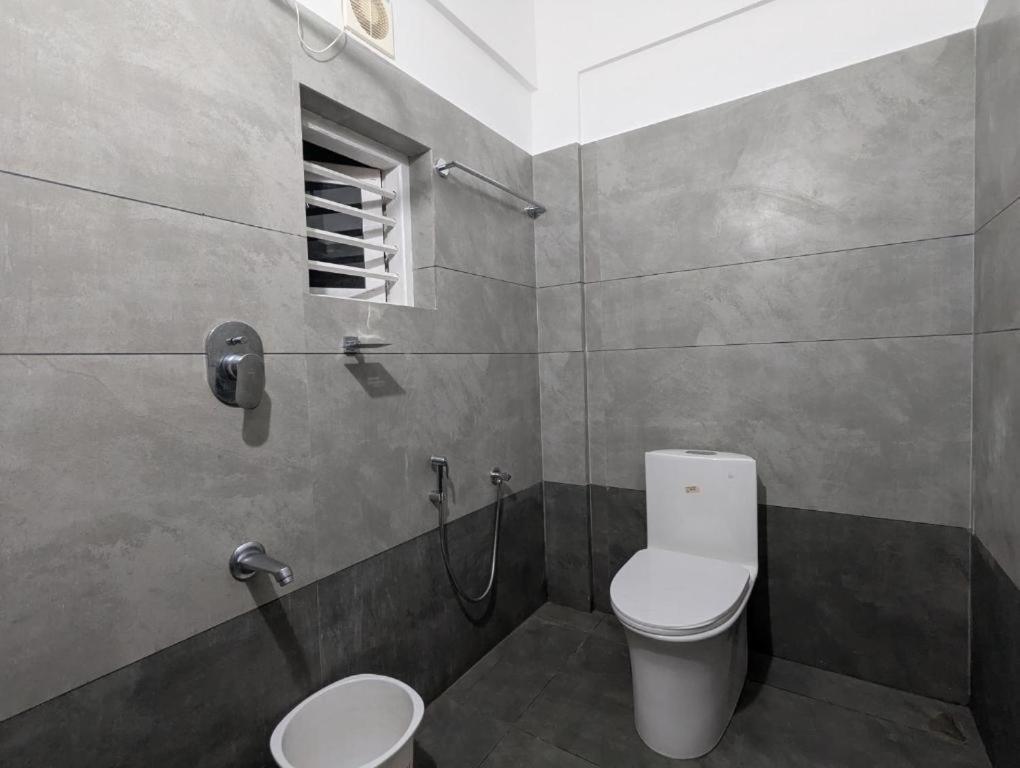 Jayalakshmi Rooms Vaduvanchal エクステリア 写真